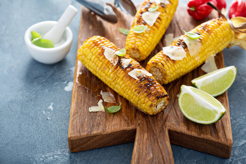 Grilled corn with chili and cheese