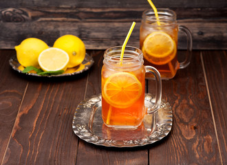 Iced tea with lemon
