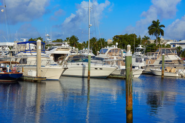 Fototapeta na wymiar Fort Lauderdale marina boats Florida US