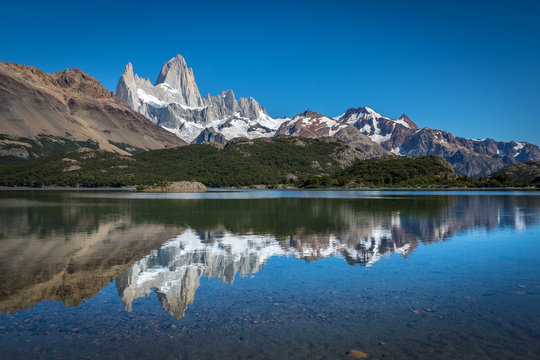Reflecion of Mount Fitz Roy on Capri Lagoon, El Chaltén, Argent
