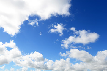 南国沖縄の紺碧の空と夏雲