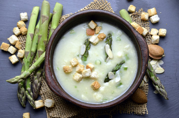 Crema de espárragos Cream of asparagus Vellutata di asparagi Krem ze szparagów Spargelcreme...