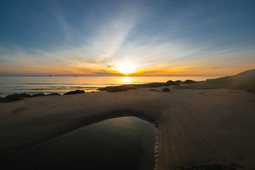 Obraz na płótnie Canvas Beautiful sunrise over the Sea. Hua Hin thailand