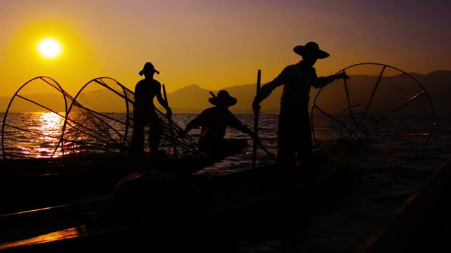 Video 1920x1080 - Burmese fishermen after the fishing. Evening on Inle Lake, Myanmar