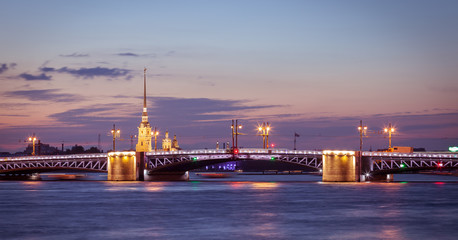 Fototapeta na wymiar night view of Saint-Petersburg, Palace bridge