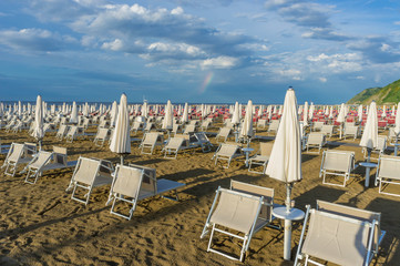 Spiaggia con Ombrelloni e lettini