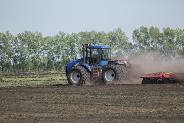 Obraz premium Tractor with plow