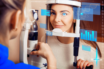 beautiful woman on reception at the ophthalmologist checks her v - obrazy, fototapety, plakaty