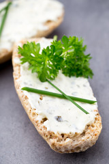 Crispbread with soft cheese with herbs and bacon.