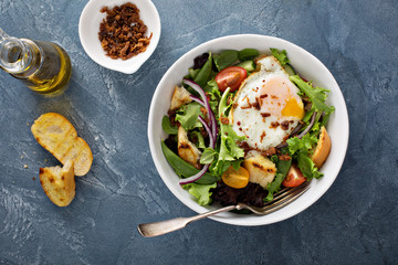 Fototapeta na wymiar Breakfast salad with eggs and bacon