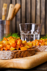 Open sandwich with vegetables