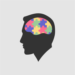 Голова человека с пазлами в мозге.