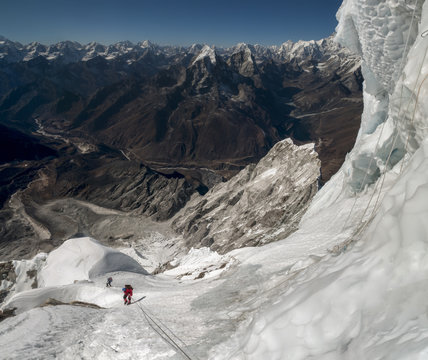 Nepal, Himalaya, Solo Khumbu, mountaineers at Ama Dablam South West Ridge