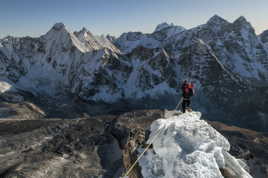 Nepal, Himalaya, Solo Khumbu, mountaineer at Ama Dablam South West Ridge