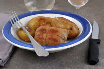 Paupiette de veau et pommes de terre dans une assiette