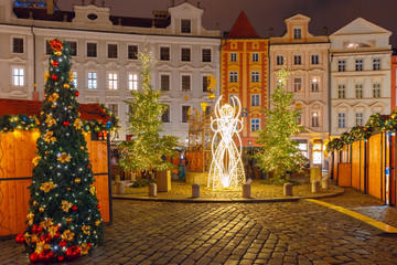 Naklejka premium Christmas tree and holiday decorations in the Old Town in the magical city of Prague at night, Czech Republic