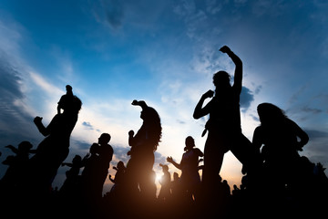 Fototapeta na wymiar silhouettes of young people dancing