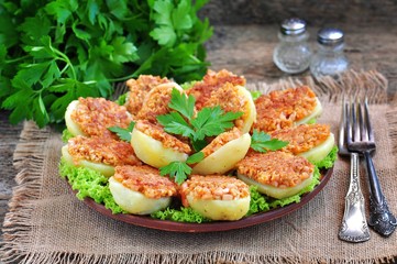 Baked potatoes with ham, cheese, bread crumbs and egg.