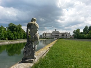 Villa italiana vista dal giardino