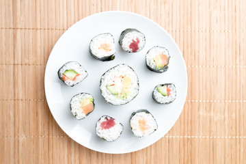 roll sushi