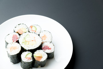 roll sushi