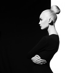 Fototapeta Elegant blode in geometric black and white background obraz
