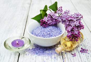 Fototapeta na wymiar Spa setting with lilac flowers
