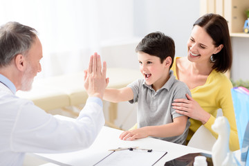 Fototapeta premium Pediatrician doctor examining child