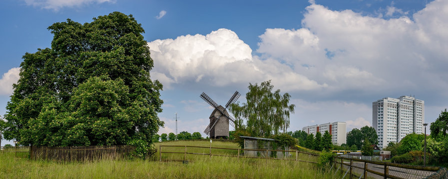 Vom Dorf zur Stadt: Windm&uuml;hle und Plattenbauten in Berlin-Marzahn