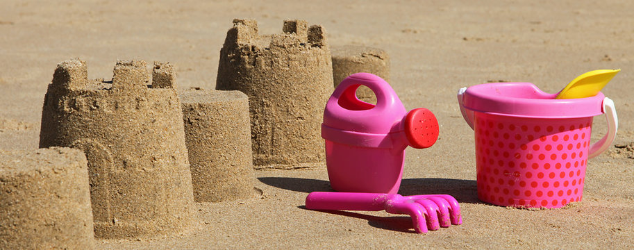 Châteaux de sable à la plage
