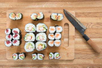 cooking roll sushi