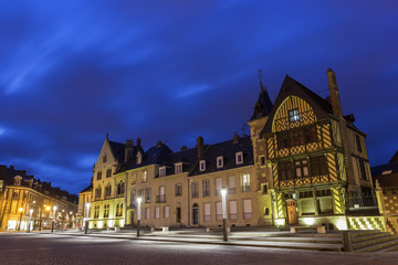 Fototapeta na wymiar Notre Dame Place in Amiens in France
