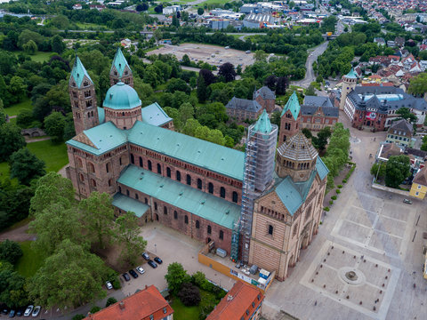 Speyer Dom Rheinland Pfalz Kaiserdom Rhein Fliughafen Luftbild Brezel