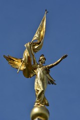 Fototapeta premium Gold winged Victory statue in World War I Memorial in Washington DC