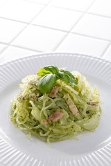 こんにゃくパスタ　バジルソース