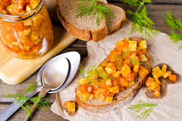 Open sandwich with vegetables