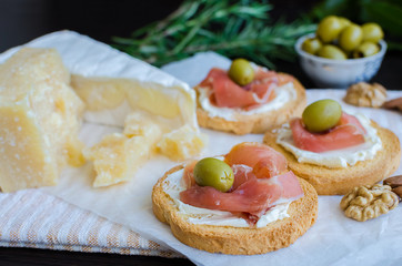 Delicious bruschetta with prosciutto