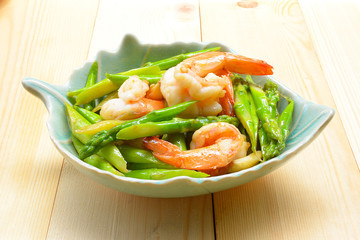 Asparagus stir fried with prawns

