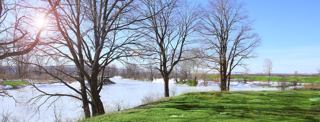 Obraz premium Floating of ice on the river