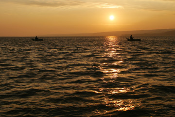 Fototapeta premium sunset over water