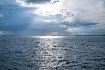 瀬戸内海　雲間からの光
