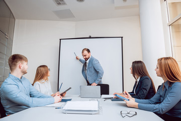 Obraz premium Team meeting. Discussion of business strategy.