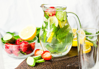 Water with strawberries, lemon, ice, mint. Detox.