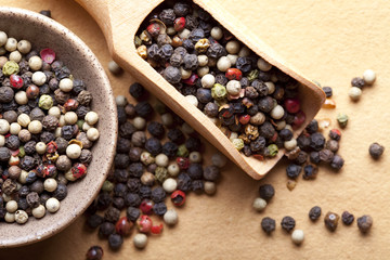 Pepper in bowl and scoop