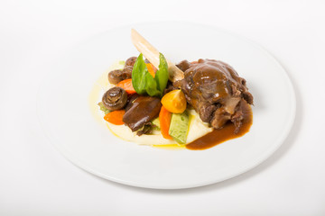 Knuckle with grilled vegetables