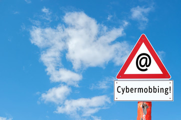 Warnschild Cybermobbing