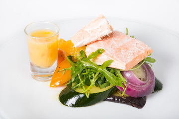 Salmon steak with vegetables