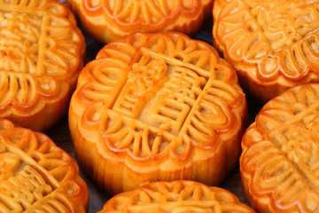 The special food in Mid-autumn in China