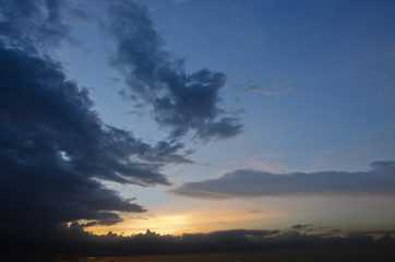 Fototapeta na wymiar Evening sunset with cloudy skies background