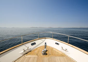 Zelfklevend Fotobehang Wide angle shot of front of the yacht in summer time © photogoricki